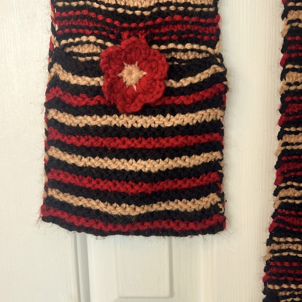 Vintage Lucky Brand Scarf with hand pockets.  Cute with crocheted flowers 🌺